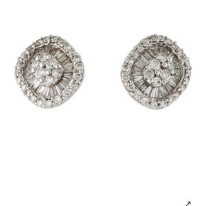 Stunning Diamond Stud Earrings 1.10 ct t.w.